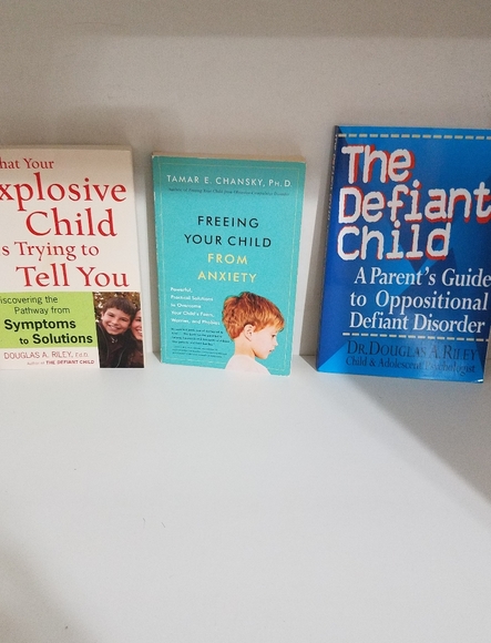 Three child psychology books - Picture 1 of 5